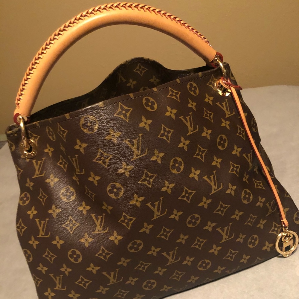 ✨LOUIS VUITTON ARTSY MM✨
